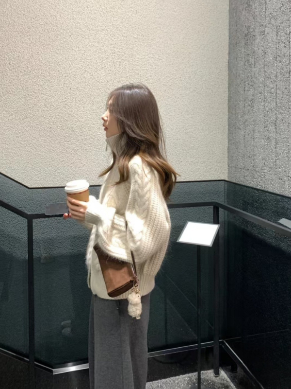 Cardigan z kašmíru a vlny, voľný strih, vysoký golier, zips na prednom diele, lampionové rukávy (kašmír 30–50%, vlna 50–70%)