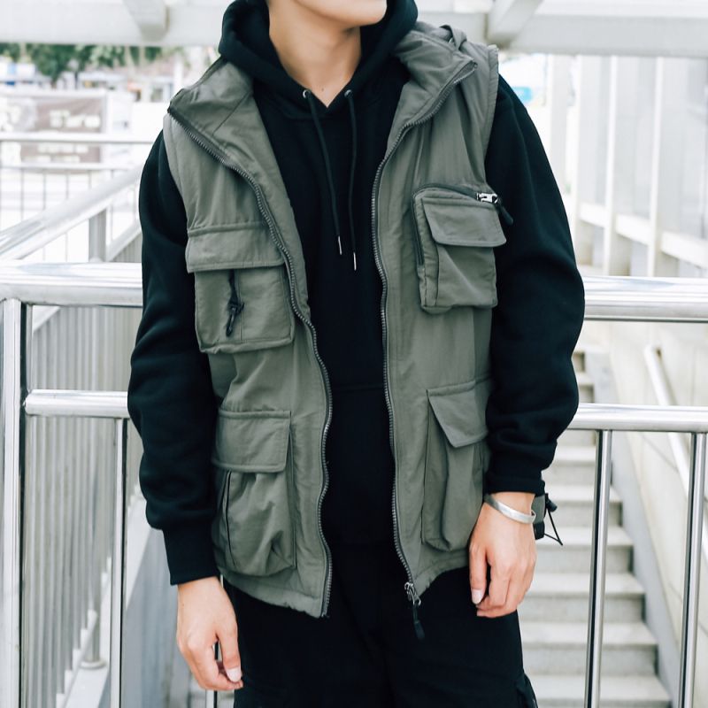 Mužská vesta s kapucňou, flísovou podšívkou a bavlnenou výplňou, s viacerými vreckami, street štýl, voľný strih