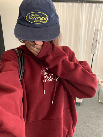 Jaka ar kapuci, anime apdruka, vaļīgs piegriezums, kokvilnas–poliestera maisījums, izšūti ziedi, Korejas stila