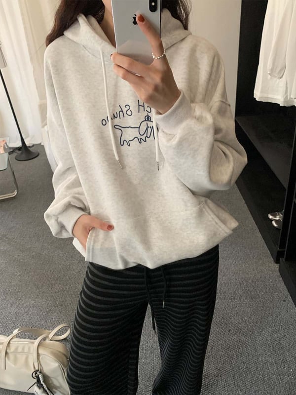 Jaka ar kapuci, anime apdruka, vaļīgs piegriezums, kokvilnas–poliestera maisījums, izšūti ziedi, Korejas stila