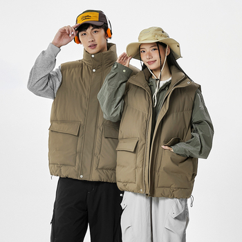 Pánska vesta s stojacim golierom, hrubšia výplň z polyesteru, bez rukávov, voľný strih, bočné vrecká