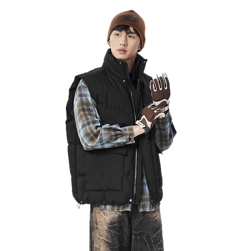 Pánska vesta s stojacim golierom, hrubšia výplň z polyesteru, bez rukávov, voľný strih, bočné vrecká