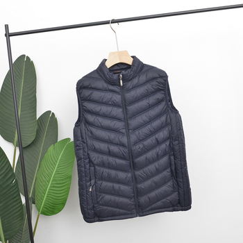 Pánska jesenná zimná bavlnená vesta s polyesterovým výplňou a podšívkou, stojací golier, hlavná tkanina polypropylén; vzory: prúžky, mriežka, jednofarebná, maskáň, bodky