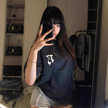 Milk-silk póló, lazán szabott, rövid ujjú, kerek nyakú, szöveges nyomtatás, közép hosszú 65-80 cm, Harajuku stílus