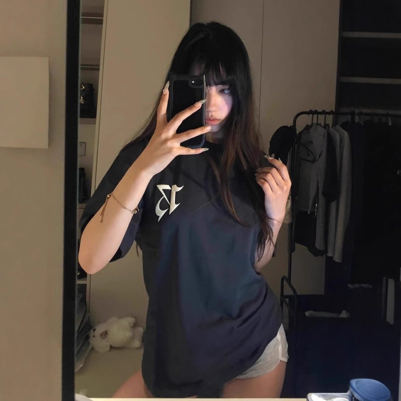 Milk-silk póló, lazán szabott, rövid ujjú, kerek nyakú, szöveges nyomtatás, közép hosszú 65-80 cm, Harajuku stílus