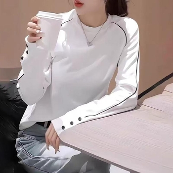 Hosszú ujjú T-shirt kerek nyakkal, viszkóz alapanyag, hímzés, egyszínű kivitel