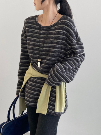 Csíkos felső, koreai laza stílus, laza szabás, hosszú ujjú.