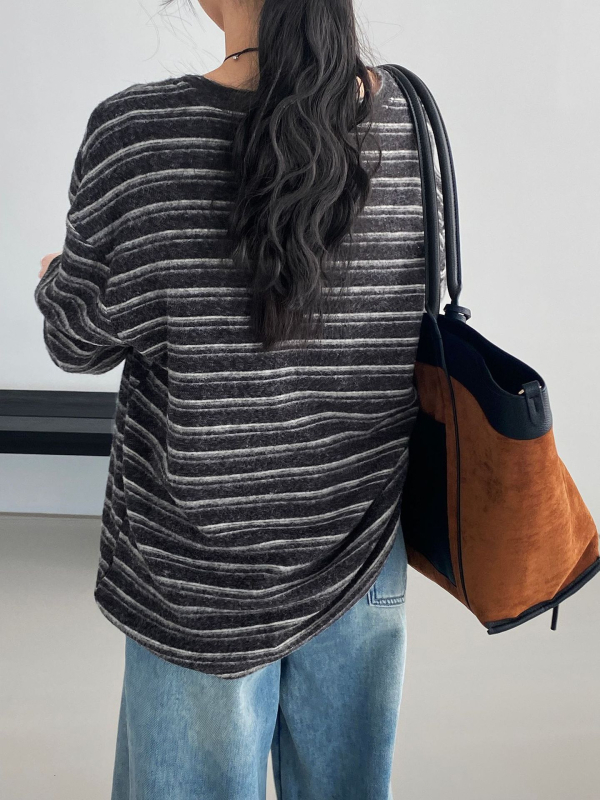 Csíkos felső, koreai laza stílus, laza szabás, hosszú ujjú.