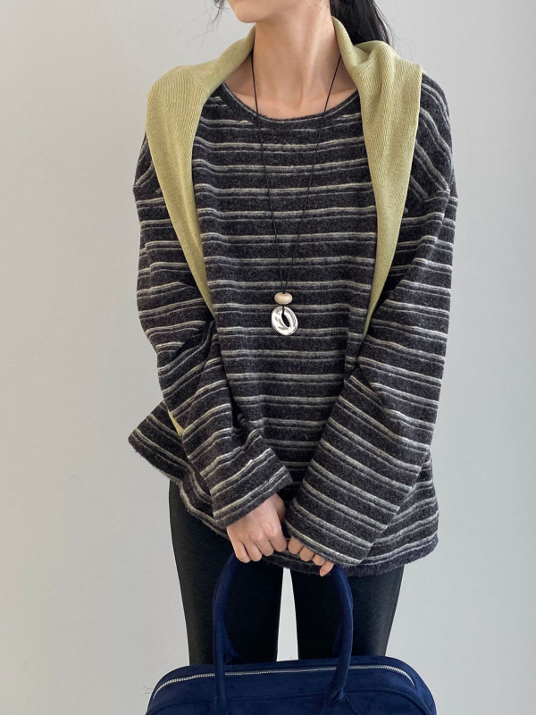 Csíkos felső, koreai laza stílus, laza szabás, hosszú ujjú.