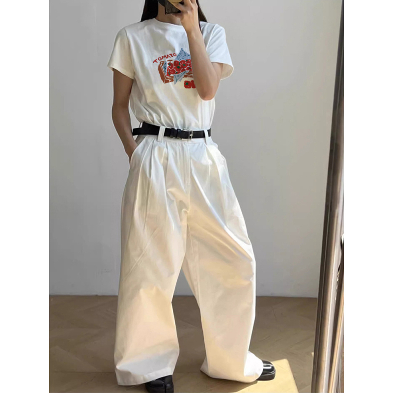 Pamučna majica slobodnog kroja, okrugli izrez, kratki rukavi, gradski stil