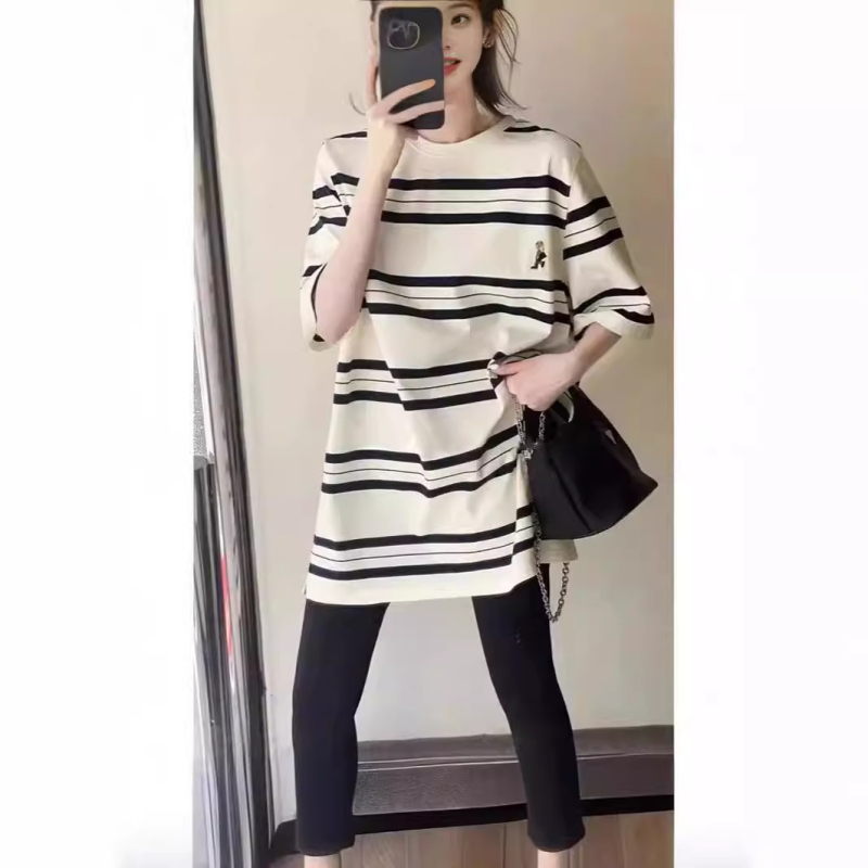 Ženska pamuk T-Shirt majica, 90–95% pamuk, okrugli izrez, kratki rukav, elegantan gradski stil, ljeto 2025