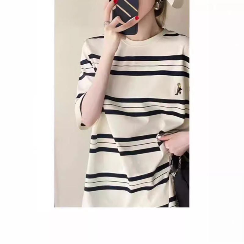 Ženska pamuk T-Shirt majica, 90–95% pamuk, okrugli izrez, kratki rukav, elegantan gradski stil, ljeto 2025