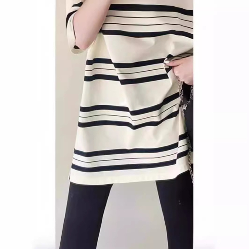 Ženska pamuk T-Shirt majica, 90–95% pamuk, okrugli izrez, kratki rukav, elegantan gradski stil, ljeto 2025