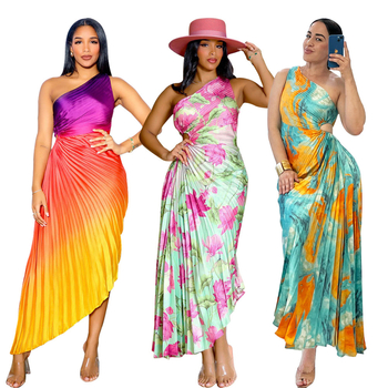 Rochie cu imprimeu geometric, guler oblic, fără mâneci, talie înaltă, fustă lungă plisată; material: poliester cu elastan