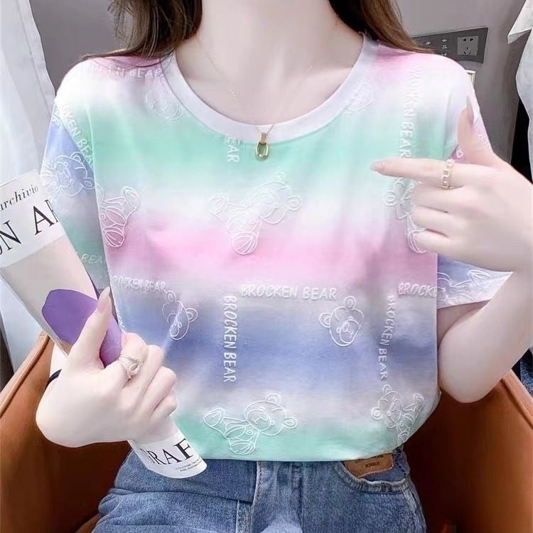 Γυναικεία T-shirt με κοντά μανίκια, Rainbow μοτίβο, ύφασμα Milk Silk, στρογγυλός λαιμός, φαρδιά γραμμή