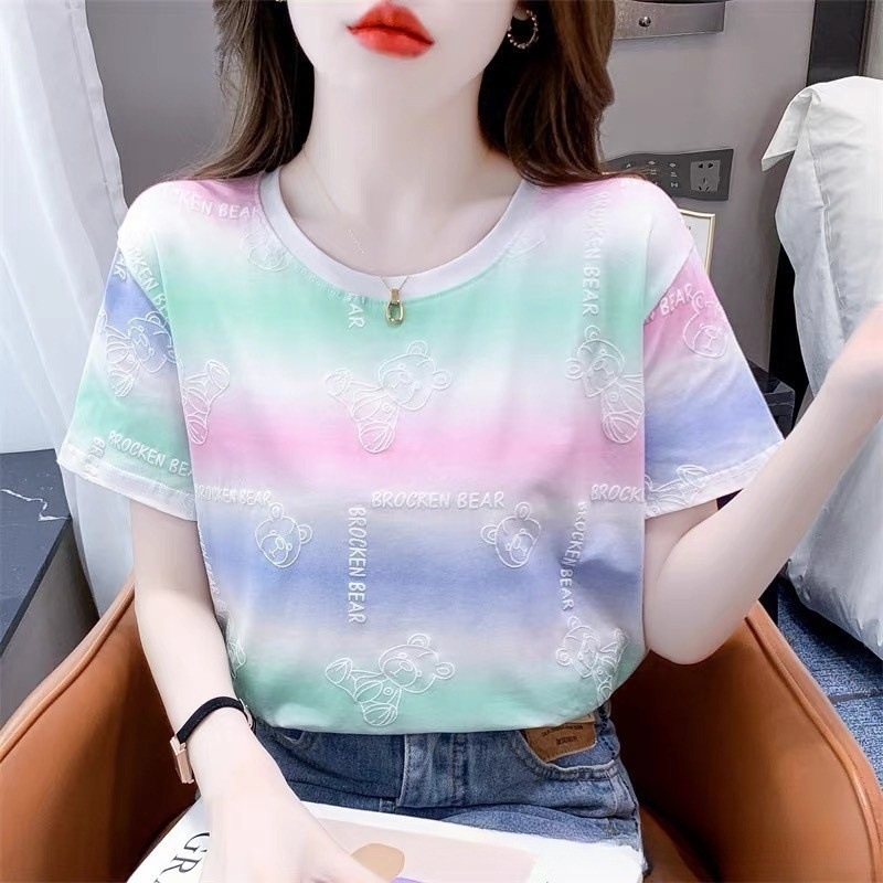 Γυναικεία T-shirt με κοντά μανίκια, Rainbow μοτίβο, ύφασμα Milk Silk, στρογγυλός λαιμός, φαρδιά γραμμή