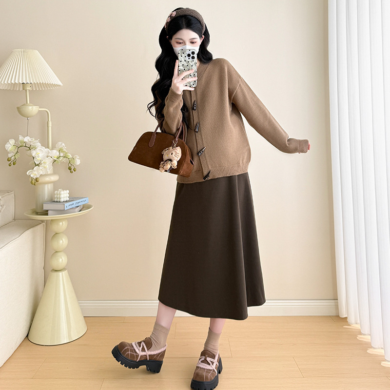 Tehotenský kostým s midi sukňou, dlhé rukávy, pletený materiál z polyesteru a bavlny (50–70% polyester, do 30% bavlny), jeseň 2025, japonsko-kórejský voľný štýl