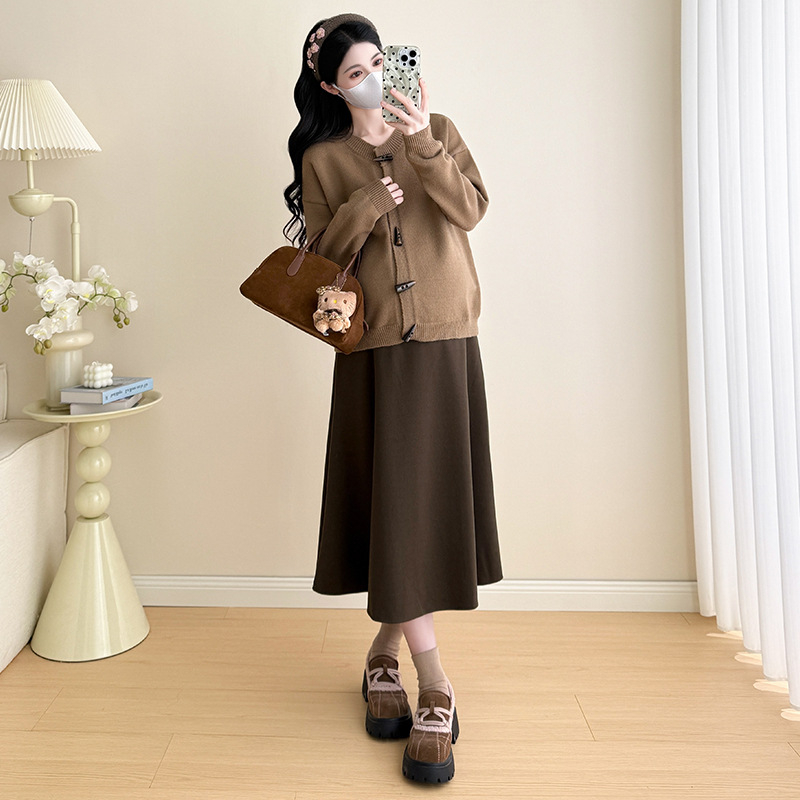 Tehotenský kostým s midi sukňou, dlhé rukávy, pletený materiál z polyesteru a bavlny (50–70% polyester, do 30% bavlny), jeseň 2025, japonsko-kórejský voľný štýl