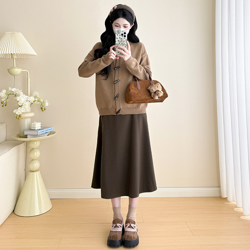 Tehotenský kostým s midi sukňou, dlhé rukávy, pletený materiál z polyesteru a bavlny (50–70% polyester, do 30% bavlny), jeseň 2025, japonsko-kórejský voľný štýl