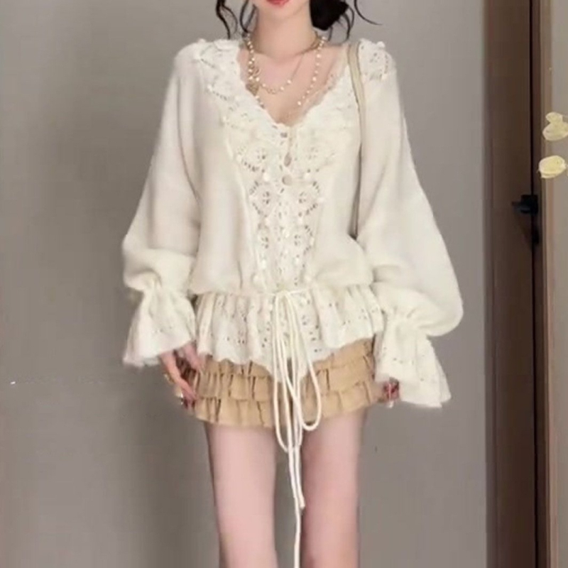 Varrukateta kootud top V-kaelusega, õõnes-heegeldatud lillemustriga, akrüüll-poliesteri segu, keskmise raskusega, A-tüüpi siluett, kardigan-stiil