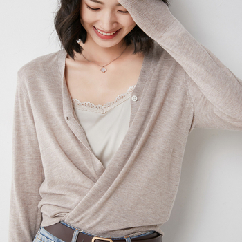 Cardigan od worsted vune s V-izrezom, tanak, labav kroj, dugi rukavi