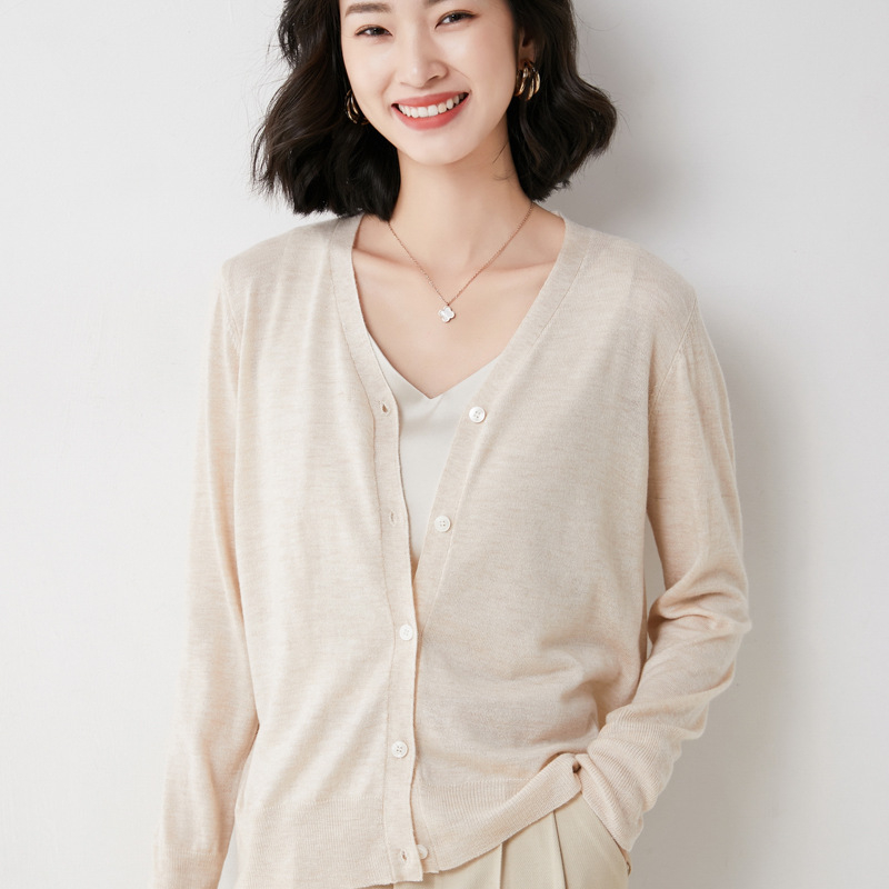 Cardigan od worsted vune s V-izrezom, tanak, labav kroj, dugi rukavi