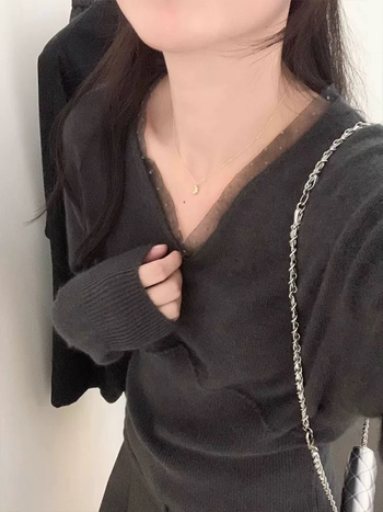 Vlnený sveter s V výstrihom, dlhé rukávy, úzky strih, stredná hrúbka, hodvábny vzhľad