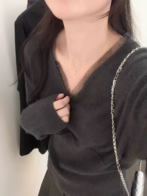 Vlnený sveter s V výstrihom, dlhé rukávy, úzky strih, stredná hrúbka, hodvábny vzhľad