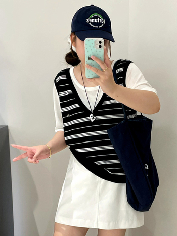 Naili топ с илюзорен двуслоен изглед в райета, летен сезон 2025, кръгло деколте, 3/4 ръкав, смес вискоза/найлон