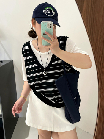 Naili топ с илюзорен двуслоен изглед в райета, летен сезон 2025, кръгло деколте, 3/4 ръкав, смес вискоза/найлон