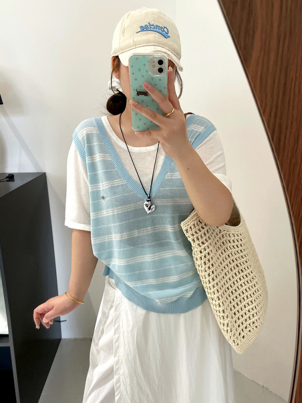 Naili топ с илюзорен двуслоен изглед в райета, летен сезон 2025, кръгло деколте, 3/4 ръкав, смес вискоза/найлон