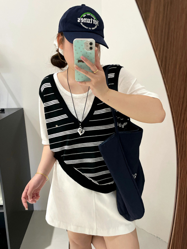 Naili топ с илюзорен двуслоен изглед в райета, летен сезон 2025, кръгло деколте, 3/4 ръкав, смес вискоза/найлон