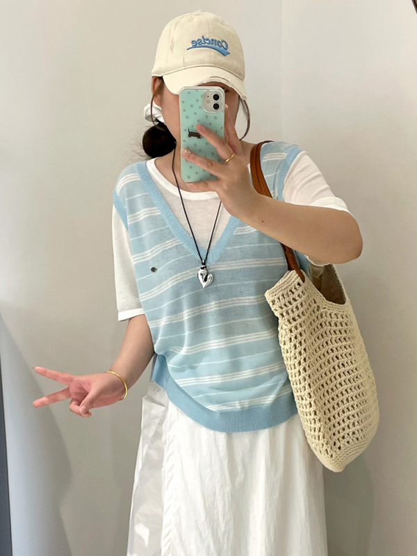 Naili топ с илюзорен двуслоен изглед в райета, летен сезон 2025, кръгло деколте, 3/4 ръкав, смес вискоза/найлон