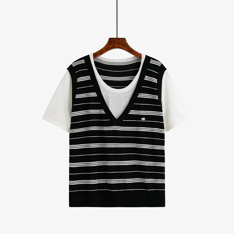 Naili топ с илюзорен двуслоен изглед в райета, летен сезон 2025, кръгло деколте, 3/4 ръкав, смес вискоза/найлон