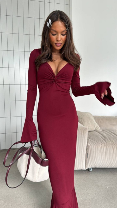 Haljina s V izrezom, rukavi u stilu lotosa, kratka duljina, uski bodycon kroj, poliester s elastanom