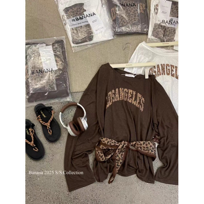 Tricou leopard și imprimare cu litere, decolteu la umeri, mâneci lungi, croială lejeră, lungime normală, poliester 90–95%, stil casual japonez-coreean