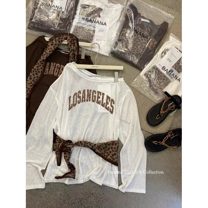 Tricou leopard și imprimare cu litere, decolteu la umeri, mâneci lungi, croială lejeră, lungime normală, poliester 90–95%, stil casual japonez-coreean