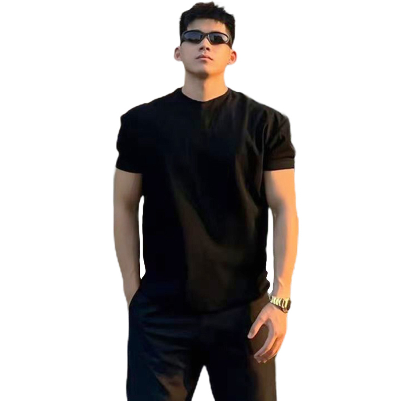 Tricou bărbați cu croială slim, mânecă scurtă, guler rotund, bumbac pieptănat 91–95%