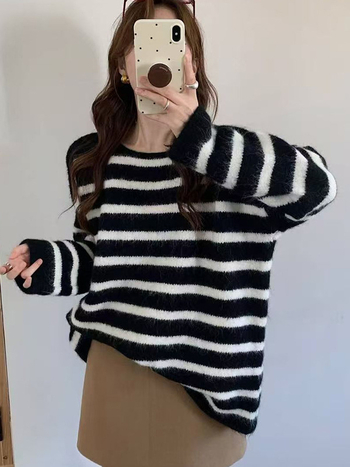 Pulover tricotat, model dungi, guler rotund, mâneci lungi, croială lejeră