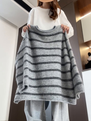 Pulover tricotat, model dungi, guler rotund, mâneci lungi, croială lejeră