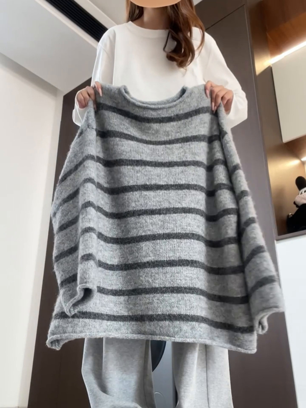 Pulover tricotat, model dungi, guler rotund, mâneci lungi, croială lejeră