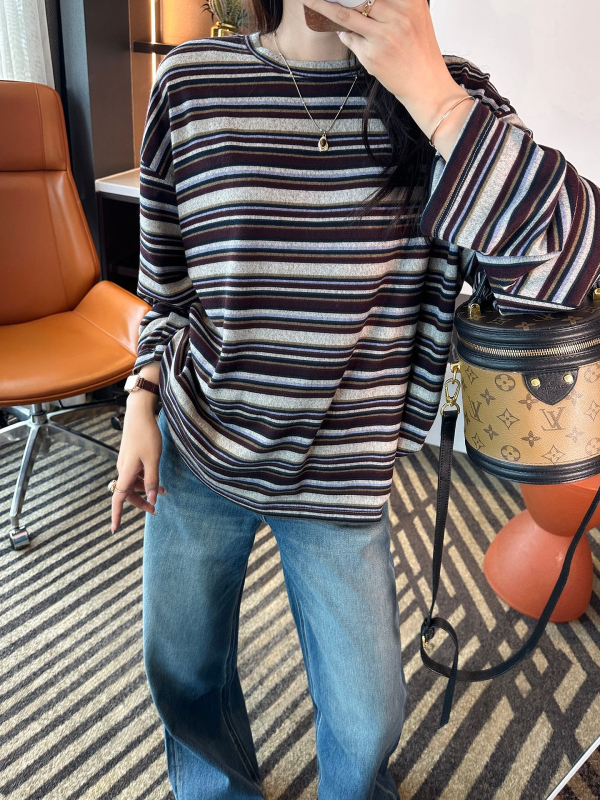 Tricou cu mâneci lungi, dungi, guler rotund, croială lejeră (polyester 95% / spandex 5%, model pe dungi, mâneci lungi, guler rotund, croială lejeră)