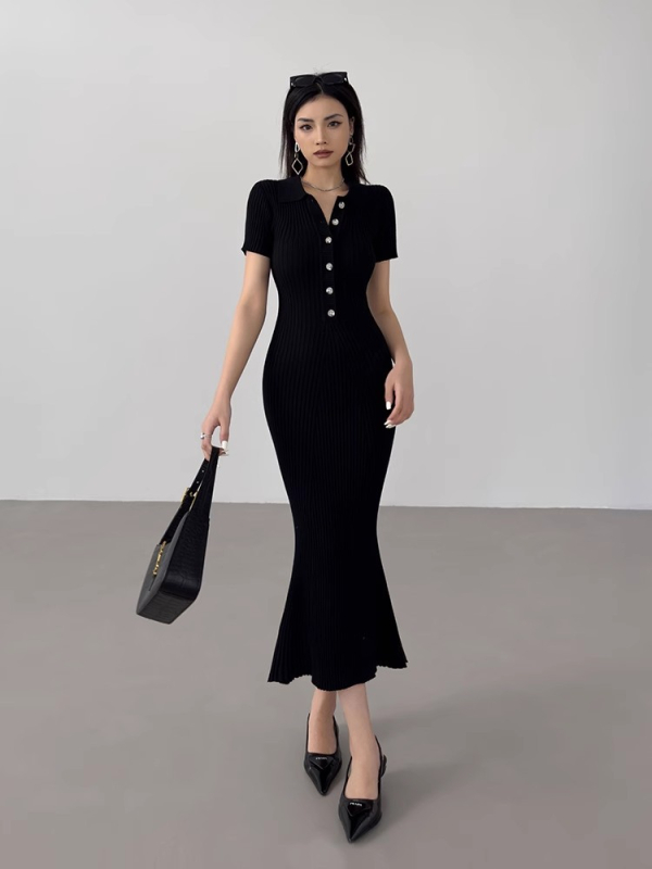 Rochie tricot polo cu guler polo, siluetă sirena, lungă, mâneci scurte, talie înaltă