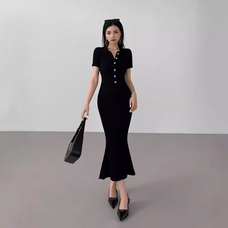 Rochie tricot polo cu guler polo, siluetă sirena, lungă, mâneci scurte, talie înaltă