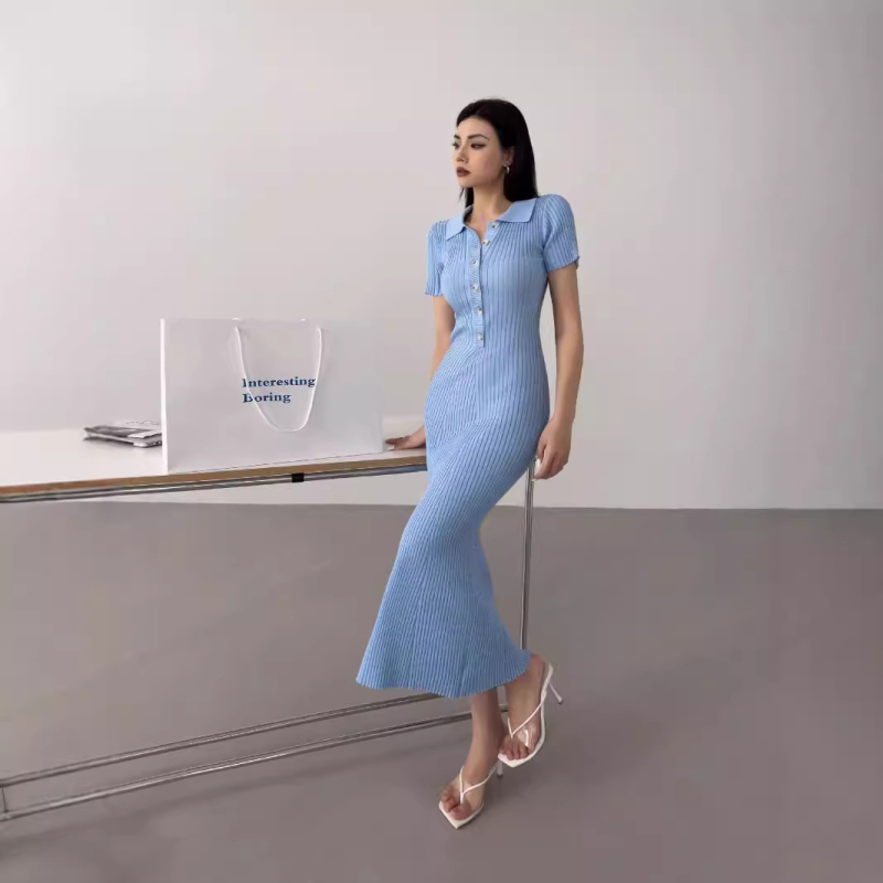 Rochie tricot polo cu guler polo, siluetă sirena, lungă, mâneci scurte, talie înaltă