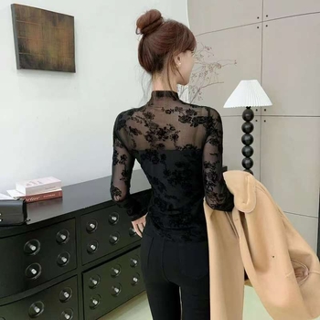 Bluza din dantelă și plasă, croială Slim, mâneci lungi, guler semiînalt, poliester-elastan, lungime regulată 50–65 cm