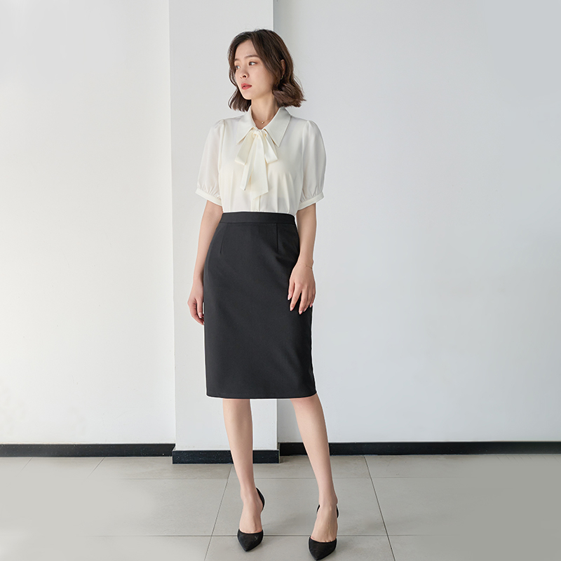 Chiffon bluza s kvadratnim ovratnikom, balonasti kratki rukavi, slobodan kroj, prednje otvaranje s višegumbima, poliestersko-elastična smjesa