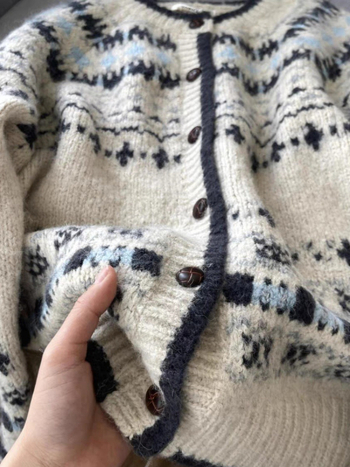 Cardigan din tricot de cașmir artificial, textură densă, guler rotund, mâneci lungi, lungime normală 50–65 cm