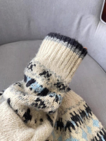 Cardigan din tricot de cașmir artificial, textură densă, guler rotund, mâneci lungi, lungime normală 50–65 cm