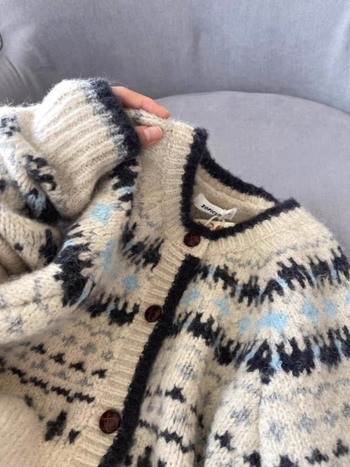 Cardigan din tricot de cașmir artificial, textură densă, guler rotund, mâneci lungi, lungime normală 50–65 cm